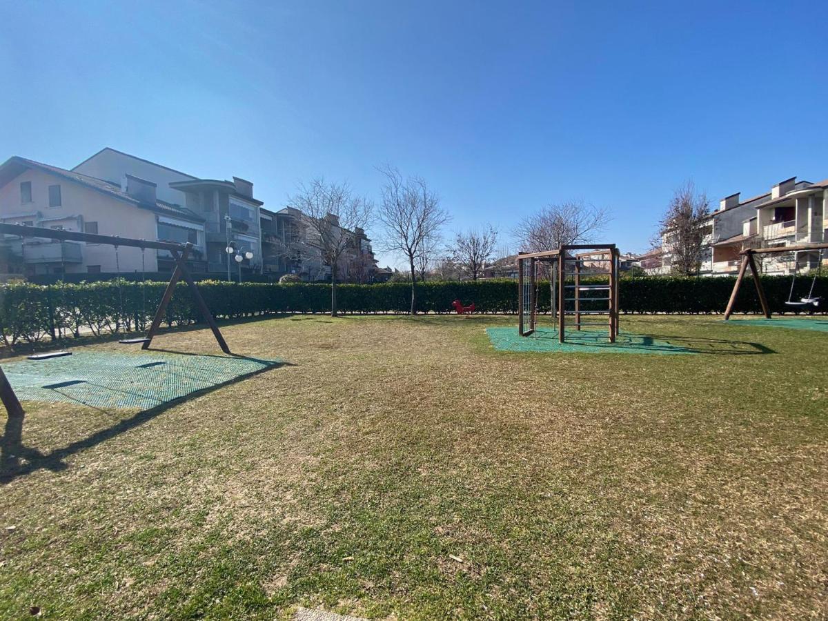 Apartment With Garden And Grill - Green Residence Sirmione Ντεζεντσάνο ντελ Γκάρντα Εξωτερικό φωτογραφία