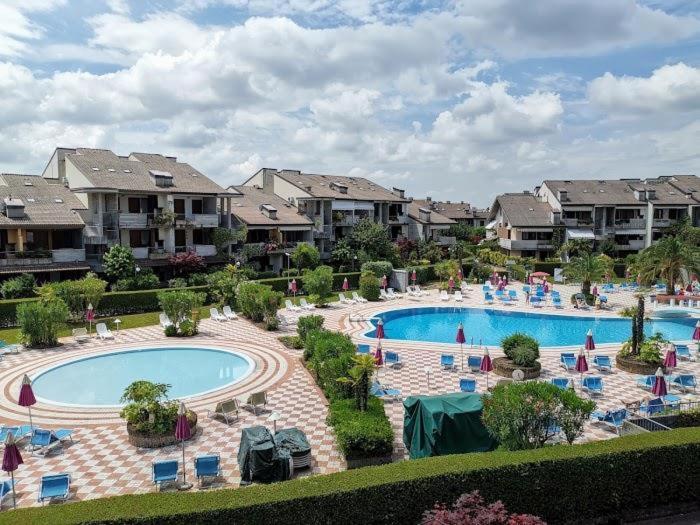 Apartment With Garden And Grill - Green Residence Sirmione Ντεζεντσάνο ντελ Γκάρντα Εξωτερικό φωτογραφία