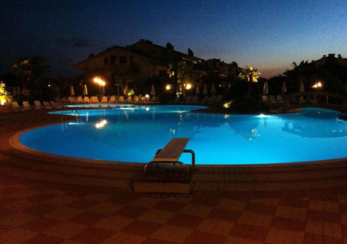 Apartment With Garden And Grill - Green Residence Sirmione Ντεζεντσάνο ντελ Γκάρντα Εξωτερικό φωτογραφία